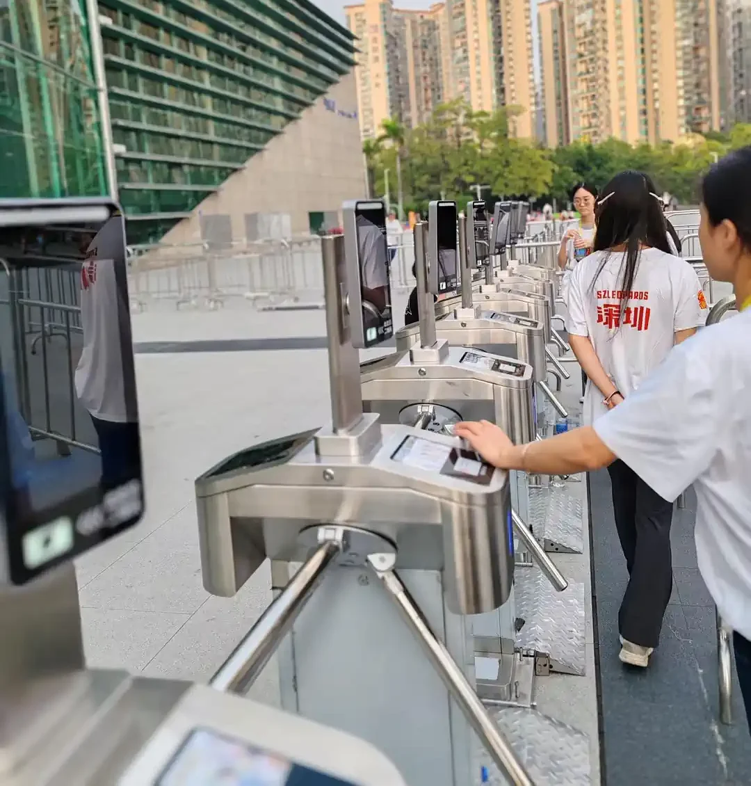 Embedded QR reader installed in a pedestrian turnstile
